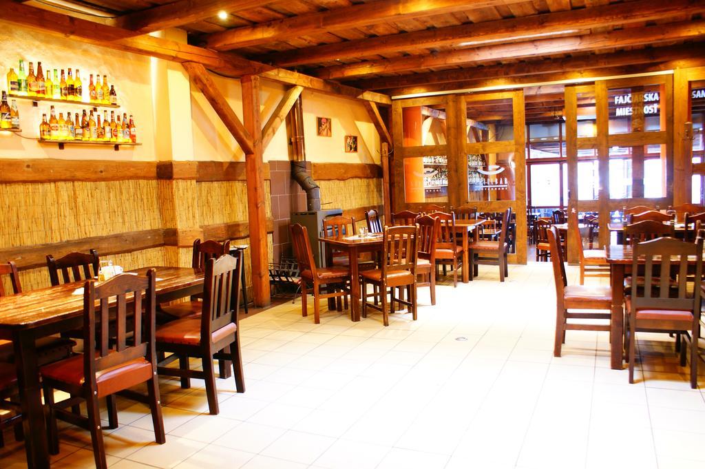 Grillbar Penzion & Restaurant Spišská Nová Ves Dış mekan fotoğraf